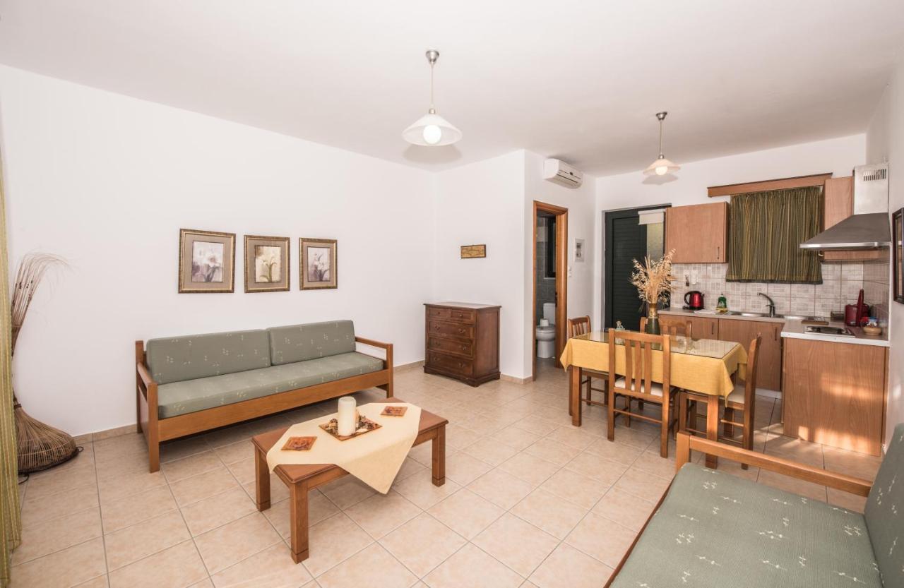 Magnolia Apartments And Studios Фаласарна Екстериор снимка