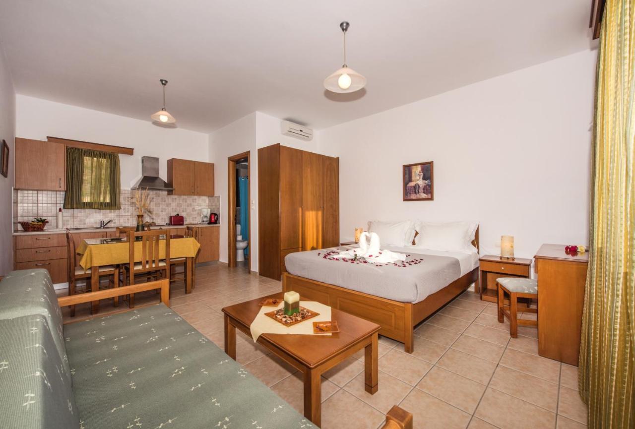 Magnolia Apartments And Studios Фаласарна Екстериор снимка
