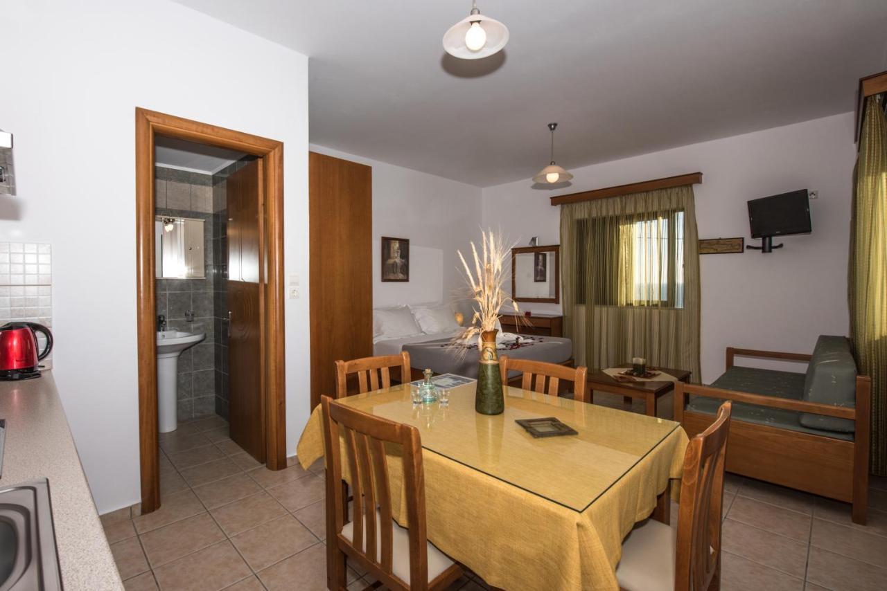 Magnolia Apartments And Studios Фаласарна Екстериор снимка
